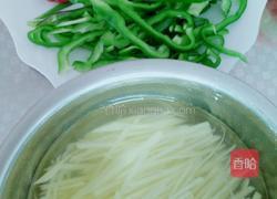 洋葱青椒土豆炒肉丝的做法图解1