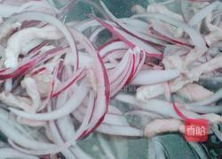 洋葱青椒土豆炒肉丝的做法图解3