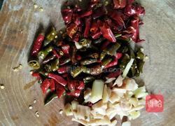 泡椒鳝鱼片的做法图解2