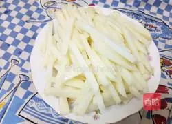 Illustration of how to make potato and beans braised noodles 2