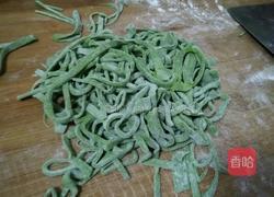 绿色菠菜面的做法图解4