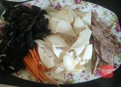 红肠炒菌菇的做法图解1