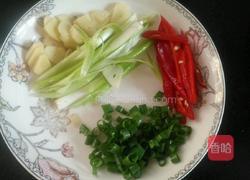 红肠炒菌菇的做法图解2