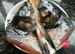 剁椒鱼头的做法图解1