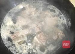 排骨竹荪枸杞汤 的做法图解4