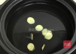 排骨竹荪枸杞汤 的做法图解7