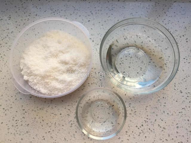 所需食材称重备用。