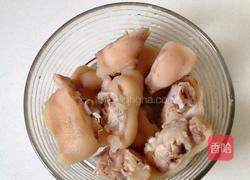 猪脚焖黄豆的做法图解1