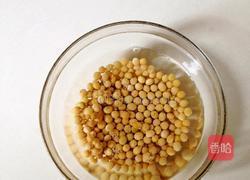 猪脚焖黄豆的做法图解2