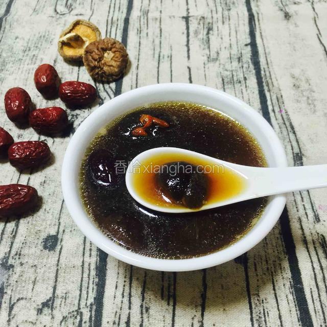 海参都炖起胶了，满满的胶原蛋白。
友友们，来上一碗吧。