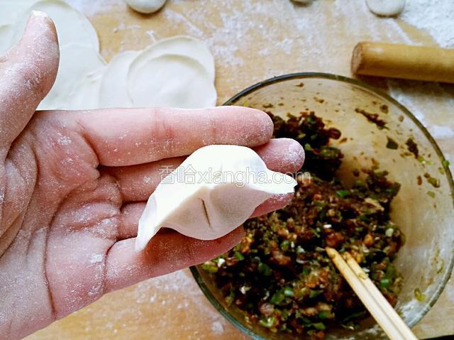 一个饺子就包好了！
