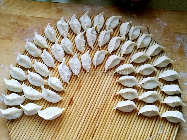 依次包好所有饺子