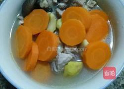 香菇板栗排骨汤的做法图解3