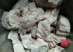 香菇板栗排骨汤的做法图解1