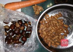 花生板栗炖排骨的做法图解1