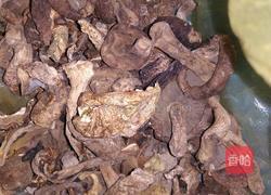 腊肉炖杂菌的做法图解1