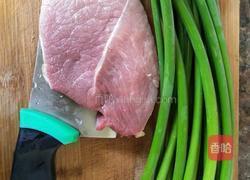 蒜薹炒肉丝的做法图解1