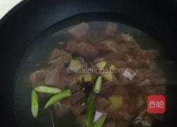 牛肉炖柿子的做法图解1