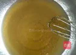 Illustration of how to make mooncakes with five kernel fillings 3