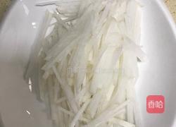 鲫鱼薏米白萝卜葱汤 的做法图解3
