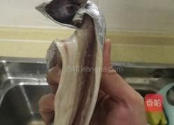 糖醋带鱼的做法图解1