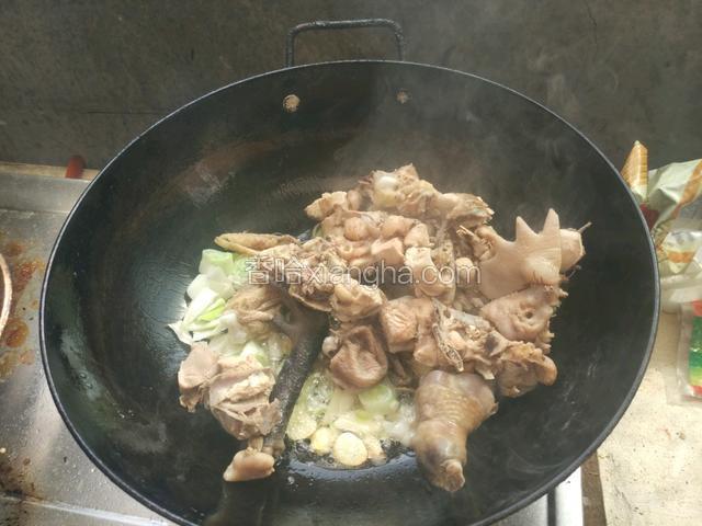 加入鸡炒