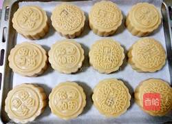 广式月饼(100克莲蓉蛋黄馅)的做法图解28