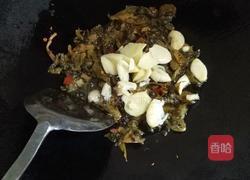 酸菜豆腐蟹味鱼的做法图解2
