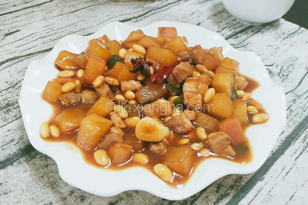 红萝卜豆嘴烧五花肉