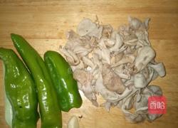 辣椒炒鸡素包的做法图解1