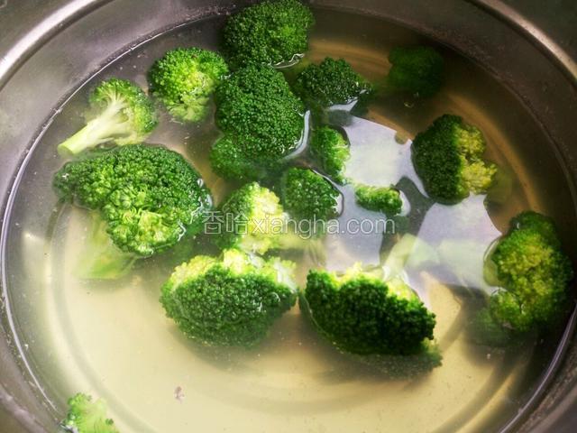 所有蔬菜只有西蓝花需要焯水一分钟