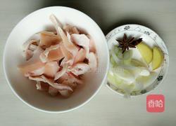 猪皮白菜炖豆腐的做法图解1