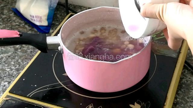 倒入芋圆