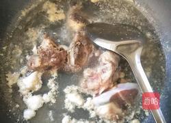 莲藕大骨汤的做法图解2