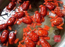 红枣枸杞银耳汤的做法图解3