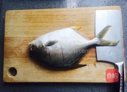 茄汁金鲳鱼的做法图解3