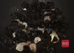 黑木耳虾仁炒肉的做法图解6