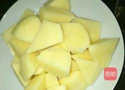 土豆焖鸡腿的做法图解2