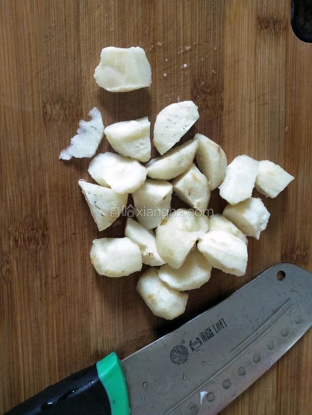 马蹄削皮洗净切小块