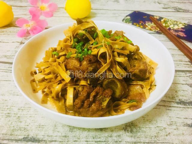 猪骨头豆腐皮红烧