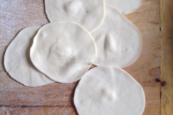 和面擀水饺皮