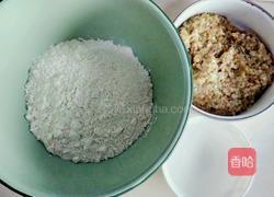 猪肉煎饺的做法图解1