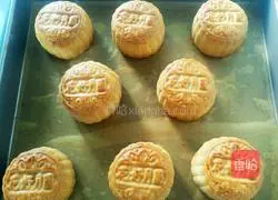 Cantonese White Lotus Egg Yolk Mooncake Recipe Illustration 17