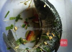 蒜香纸包鱼的做法图解1