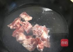 排骨炖豆角土豆的做法图解1