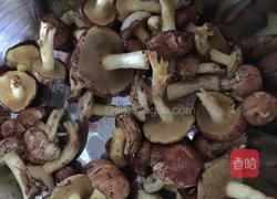 老咸菜炒鲜松蘑的做法图解3