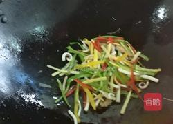 五彩鱿鱼丝的做法图解3