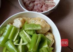 油豆腐炒肉的做法图解1