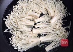 金针菇炒鸡蛋的做法图解1