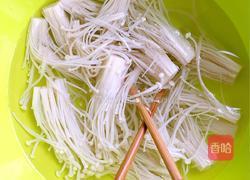 金针菇炒鸡蛋的做法图解2